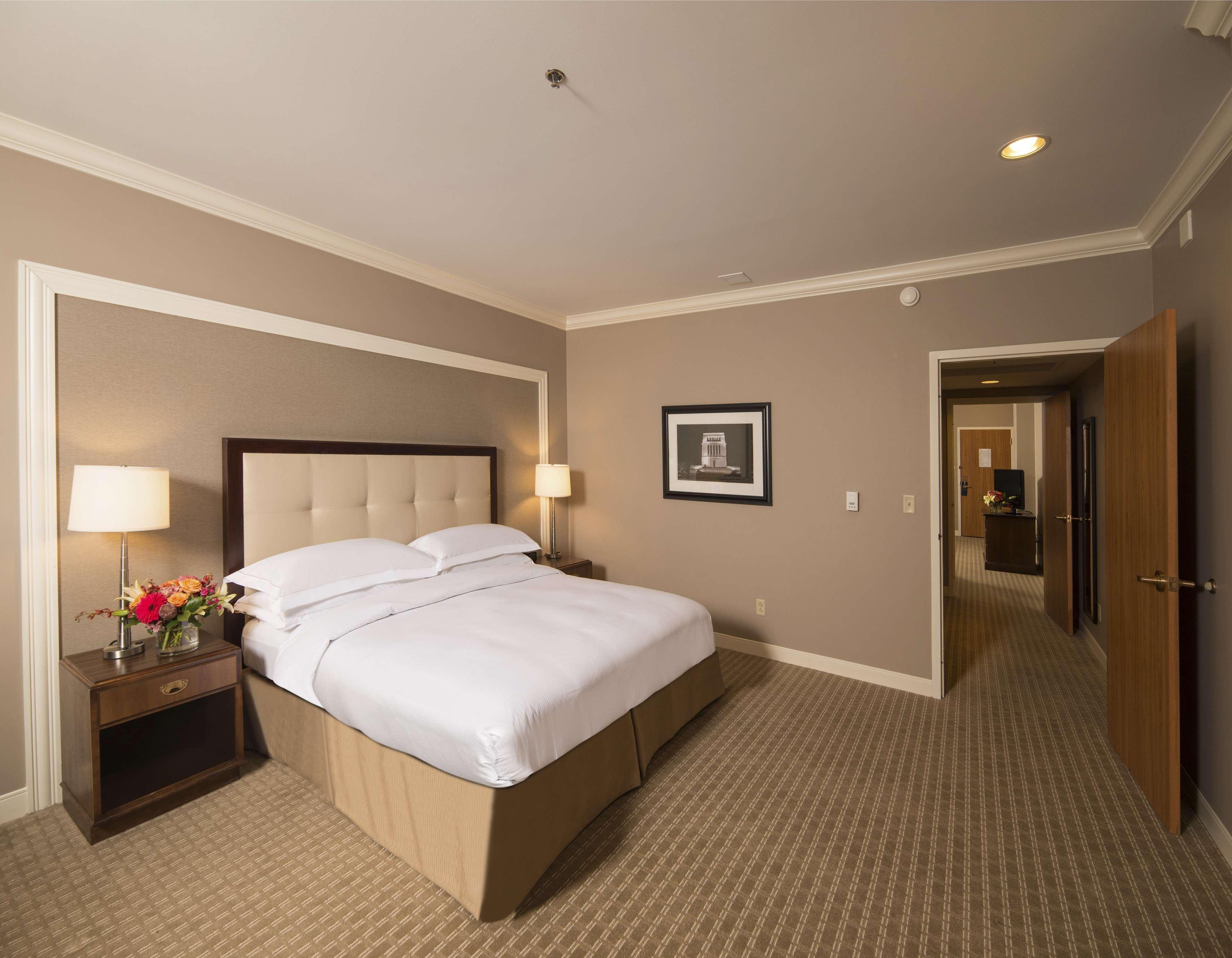 Hilton Indianapolis Hotel & Suites Εξωτερικό φωτογραφία
