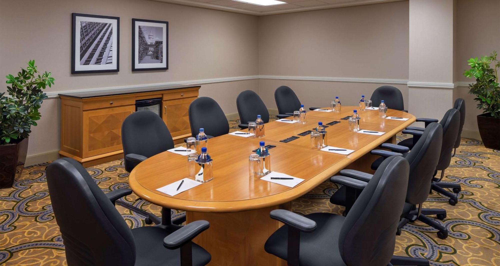 Hilton Indianapolis Hotel & Suites Εξωτερικό φωτογραφία